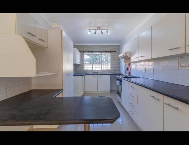 2 BEDROOM TOWNHOUSE FOR SALE IN GLENVISTA